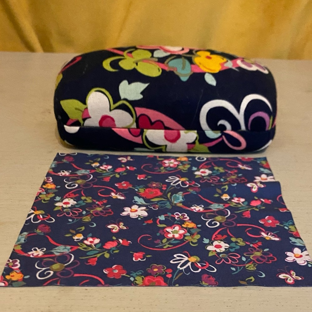 NWOT Vera Bradley Floral Glasses Case with signature cleaning cloth Navy Floral - Picture 7 of 7